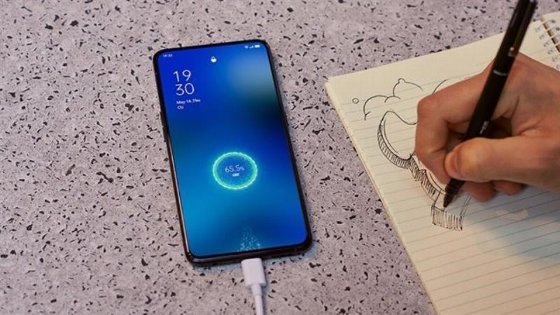 Minh họa công nghệ sạc siêu nhanh 65W SuperVOOC 2.0 của Oppo Find X2 Pro và tốc độ sạc ấn tượng.